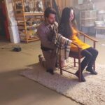 Ela está se divertindo